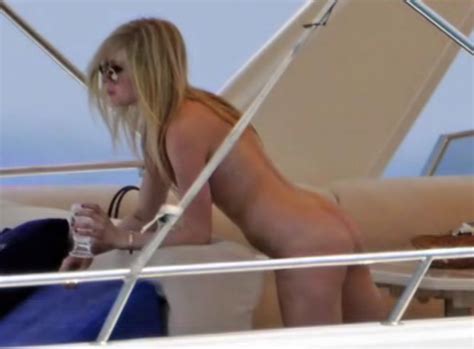 Png In Gallery Avril Lavigne Nude On A Boat Picture Uploaded By Avrilcum On Imagefap Com