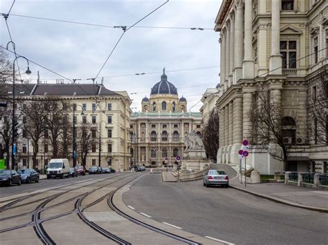 무료 이미지 비엔나 건축물 하늘 오스트리아 건물 시티 유럽 역사적으로 바로크 도시의 관광 여행 정면 현대 수송 창문 육상 차량 이웃 거리