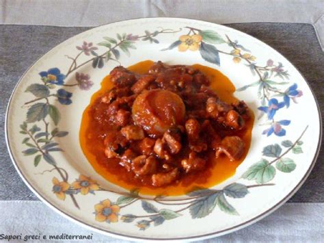 Passando dal bancone della pescheria sono rimasto incantato dal colore e dalla freschezza di questi polipetti e non mi sono trattenuto e li ho acquistati, gustandoli già nel modo in cui li avrei preparati. Polpo al sugo di pomodoro e cipolle | Sapori Greci e ...