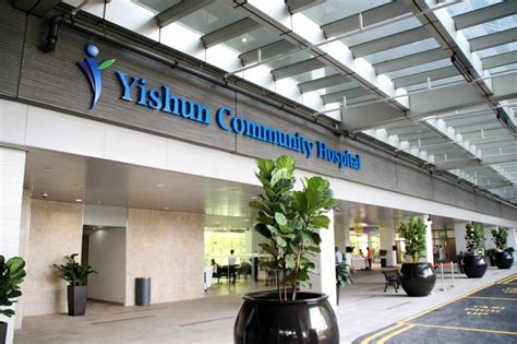 And the community hospital @ yishun aims to serve it with the best in slow medicine, which harnesses technology without being driven by it. Yishun Hospital, Walls of Louvres for Natural Air