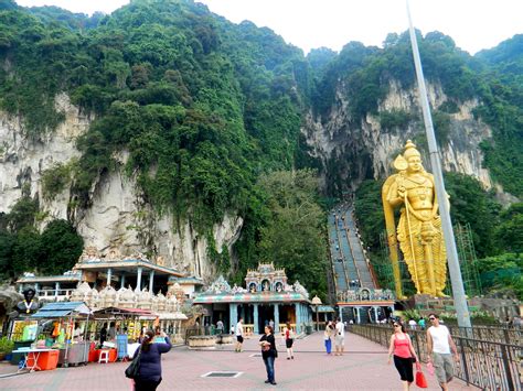It breaks with the modern style of the city and allows you to see deeper the local culture. The Enormous Batu Cave - Kuala Lumpur | Travel Moments