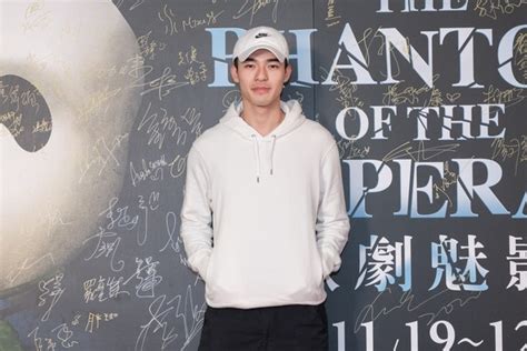 The show is set to air starting february 18 2021, with chris lee as the shows presenter/ youth representative, the9 's esther yu as the youth tutor, blackpink 's lisa as the dance mentor, li. 陳昊森朝聖《歌劇魅影》 衛生紙放口袋「隨時拿出來拭淚」 | ETtoday星光雲 | ETtoday新聞雲
