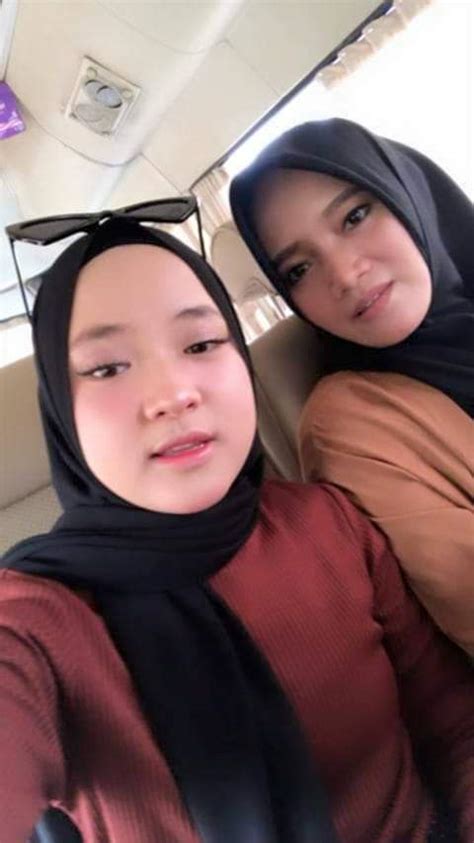 Jilbab cantik terbaru ziyan, terbuat dari bahan jersey high quality dengan model klasik yaitu bagian dalamannya terpisah dan dipermanis dengan bunga renda di bagian depan jilbab. 48+ Wahrheiten in Jilbab Cantik Hot Di Twitter: Kinan ready vcs fullface ya beb yuk langsung dm ...