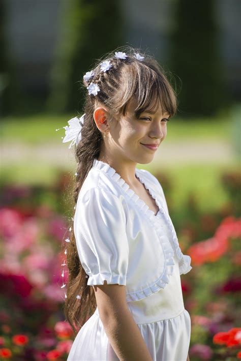 Here the proposal is to leave the hair a little below the shoulders very natural slightly wavy and create a very subtle half ponytail that intertwines. 28 Easy First Communion Hairstyles for Girls That Stole ...
