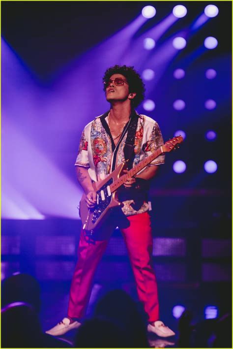 Bruno Mars Debuts Trailer For His Cbs Concert Special Photo 3990673 Bruno Mars Pictures