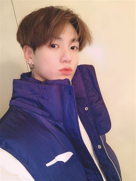 Armys Are Going Crazy For Bts Jungkook S Adorable Selfie Habits Koreaboo