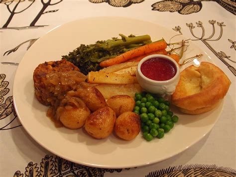 The VegHog: British style vegetarian Sunday roast