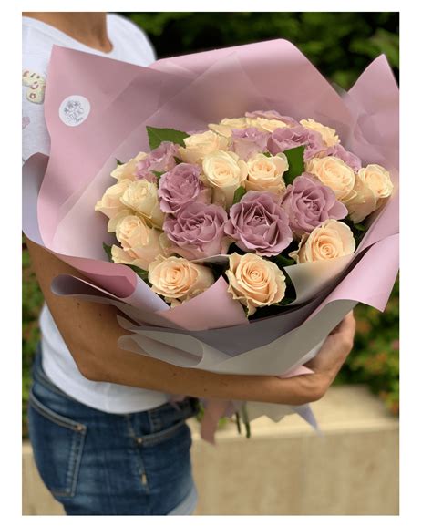 Букет 25 роз ассорти купить с доставкой по Киеву лучшие цены на