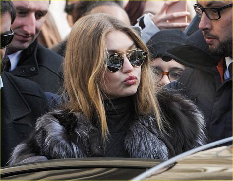Gigi Hadid Kendall Jenner Walk In Chanel Show During Paris