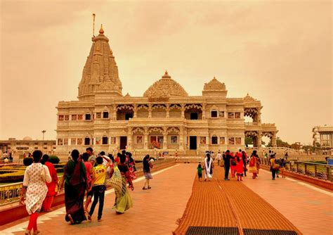 8 Most Popular Tourist Places To Visit In Uttar Pradesh Online Travel