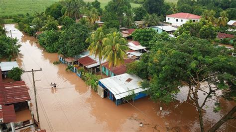 Días De Angustias En El Mundo Como Un Diluvio Lluvias Provocan Inundaciones En La Ceiba
