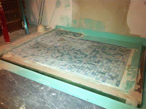 Das fliesen einer bodengleichen dusche ist keine hexerei. Duschboden einer bodenbündigen Dusche bauen | Hausbau, ein ...