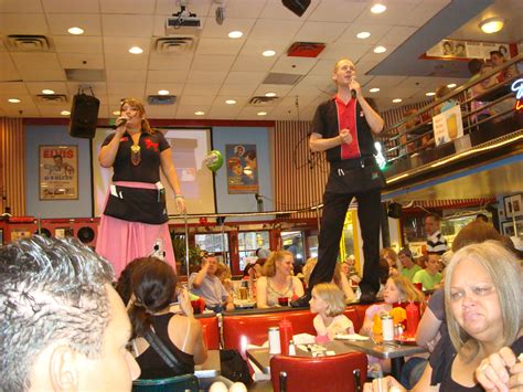 Ellens Stardust Cafe In Times Squarethe Waiters Randomly Jump Up On