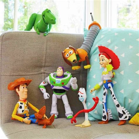 Mattel Gdl54 Toy Story 4 Zestaw Dużych 6 Figurek Z Ruchomymi Elemenatmi