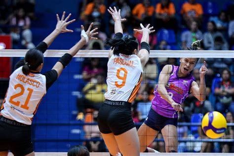 Rondina Explosive In Indoor Volleyball Return Leads Choco Mucho To