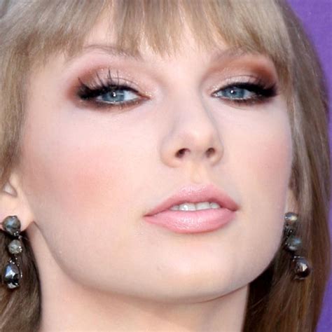 Taylor Swift Makeup Bronze Eyeshadow Brown Eyeshadow And Pale Pink