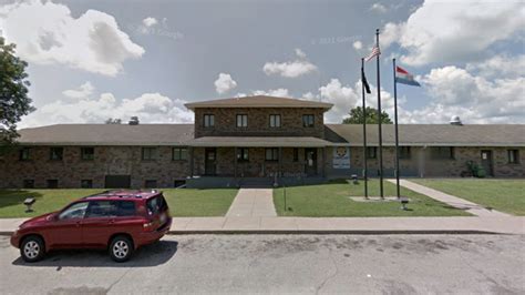 Missouri Inmates Remove Sink Climb Through Wall To Freedom Ntd