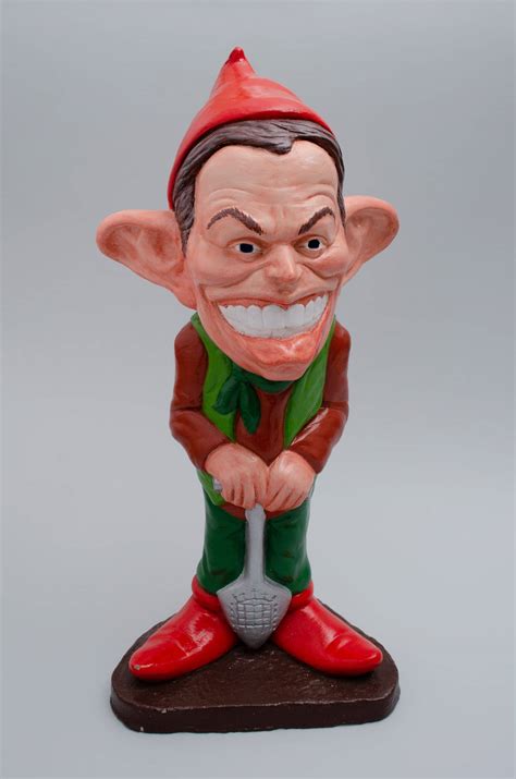 Alors leader du parti travailliste, tony blair après des années au pouvoir des conservateurs principalement marquées par margaret thatcher. The People's Gnome: Tony Blair - Garden Museum