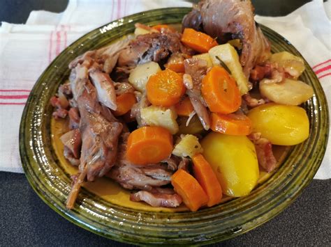 La cuisine Claudine Lapin à la Charentaise à la cocotte minute