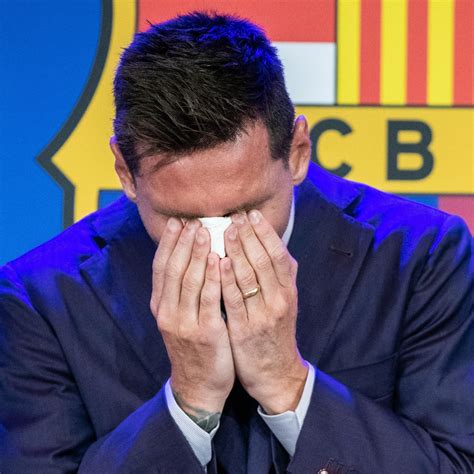 Lionel Messi Llora Al Despedirse Del Barça Todo Esto Ganó Como Culé Gq México Y Latinoamérica