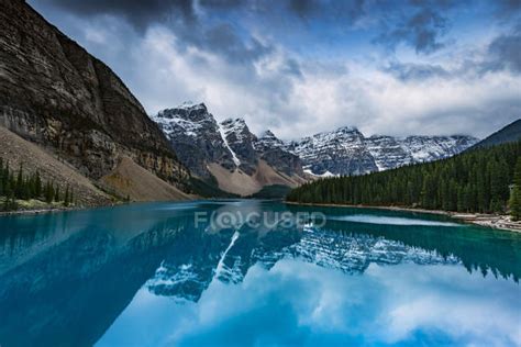 Scenic View Of Moraine Lake Banff Alberta Canada — Travel