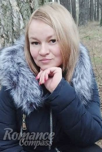 Date Ukraine Single Girl Valeria Green Eyes Blonde Hair 29 Years Old Id1466131