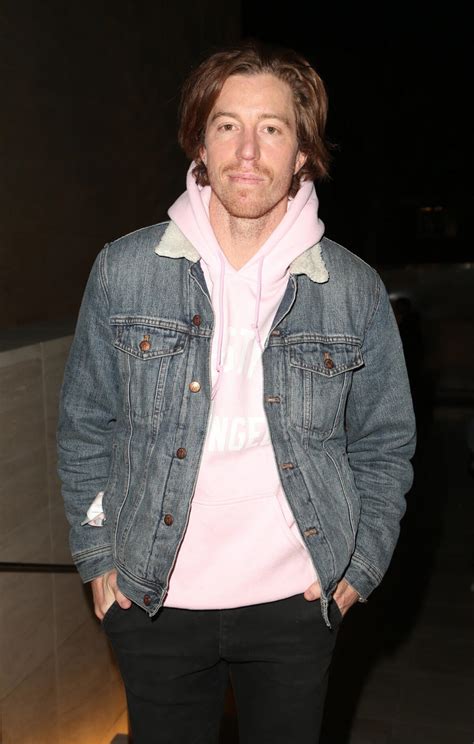 Vidéo Shaun White Les Célébrités Posent Lors Du Vernissage De L