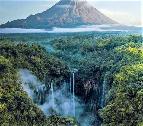 Sensasi Air Terjun Tumpak Sewu Yang Menakjubkan Indonesia Traveler