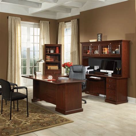 How To Decorate With Traditional Décor And Office Furniture