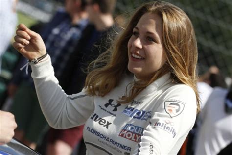 Video Macau Grand Prix Stopped After Horror Sophia Floersch Crash