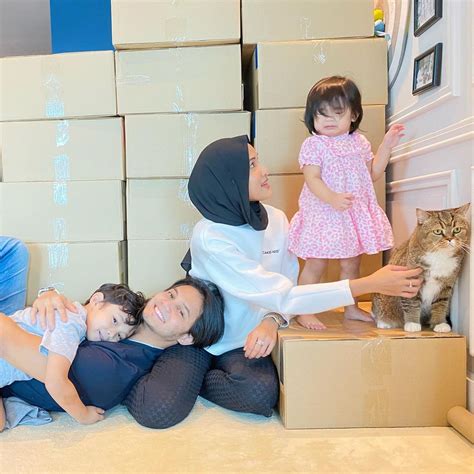 Ke mana lagi harus dituju kalau bukan kedai aksesori kereta untuk dapatkan paparan infotainment aftermarket. Tangkaplah Gambar Anak, Isteri & Suami-"Sayang Sangat Jika ...