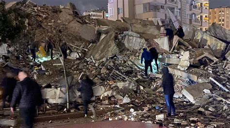 Terremoto Devastante In Turchia E Allerta Tsunami Sull Italia Crolli