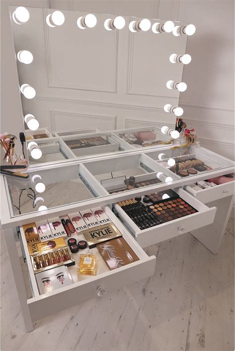 Diy makeup vanity ideas to organize your cluttered makeup accessories. Best 25+ DIY beauty vanity ideas on Pinterest | Diy makeup ...