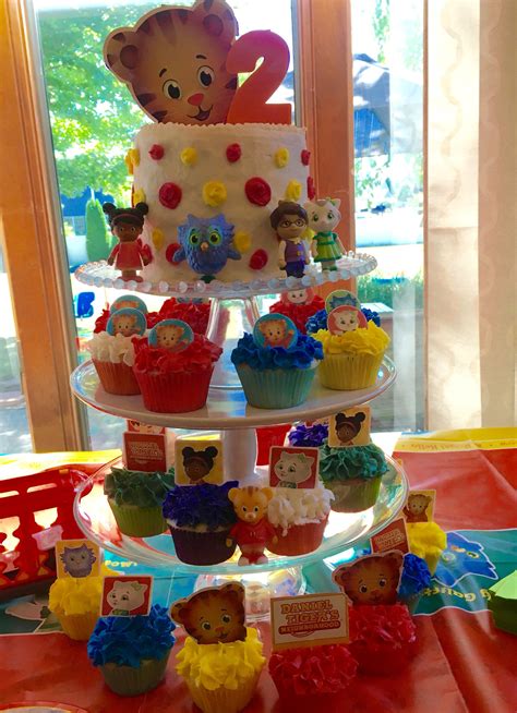 daniel tiger birthday cake and cupcakes daniel tiger birthday cake tiger birthday daniel