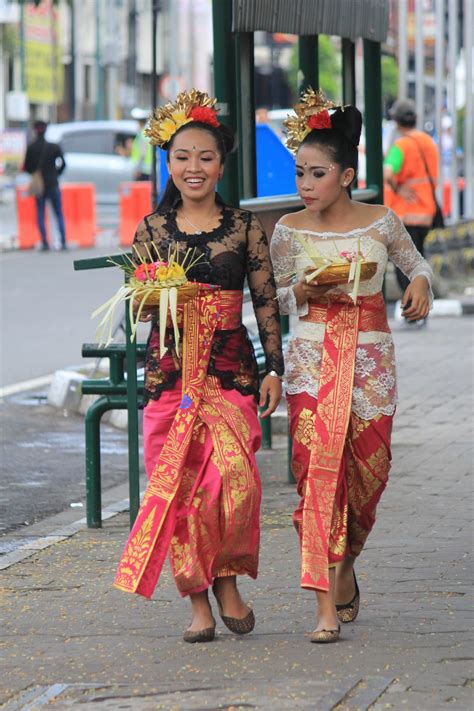 Gambar Orang Orang Wanita Karnaval Warna Alam Performance Art
