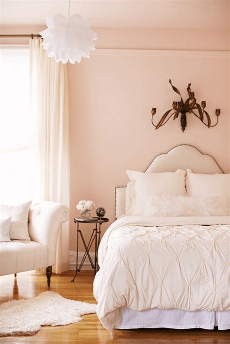Delightful Summer Bedroom Design In Peach And White