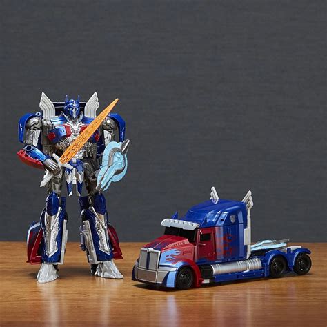 Transformers The Last Knight Optimus Prime Premiere Edition Review
