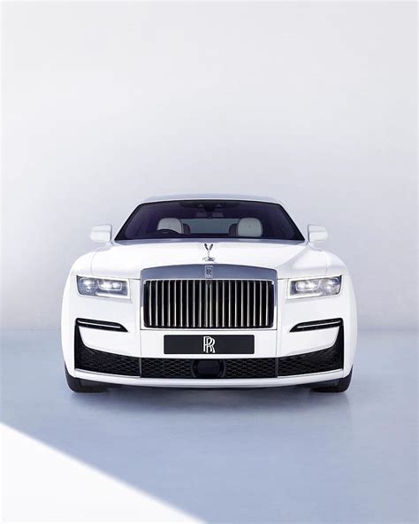 White Rolls Royce Phantom Wallpaper