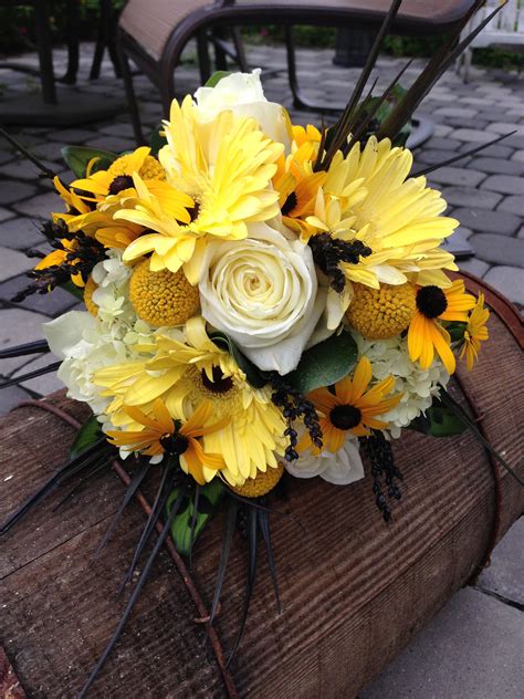 A wide variety of wedding bouquet daisy options are available to you, such as jewelry main material, gender, and occasion. Yellow gerber daisies, green cone hydrangea, billy balls ...