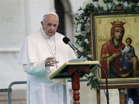 Pope Francis urges Bulgarians to open their hearts to migrants ...