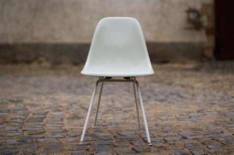 Die qualität des vitra eames office chair ist exzellent, das material extrem langlebig. Stuhl Charles Eames von Herman Miller/Vitra H-Base ...