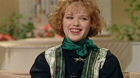 Flashback Watch Molly Ringwald Talk Pretty In Pink In 1986