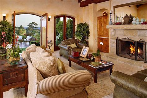 Tuscan decor for an italian style home. 20 Amazing Living Rooms With Tuscan Decor - Housely