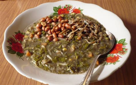 200 gram beras, sangrai sampai kuning, tumbuk kasar. Bubur Pedas Khas Pontianak, Menu Sarapan Paling Enak