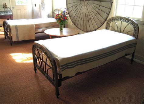 Financing available · warranty included · best price guarantee Pair of French Art Deco Period Metal Beds at 1stdibs