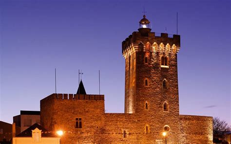 D' latour room for rent. LA TOUR D'ARUNDEL & LE CHATEAU SAINT-CLAIR: Schlösser ...