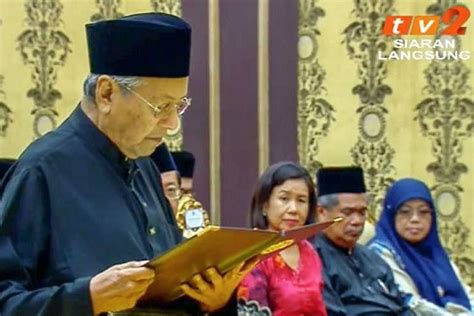 Jemaah menteri ini juga disertakakan versi pdf bergambar. Mahathir Mohamad Resmi Menjadi Perdana Menteri Ketujuh ...