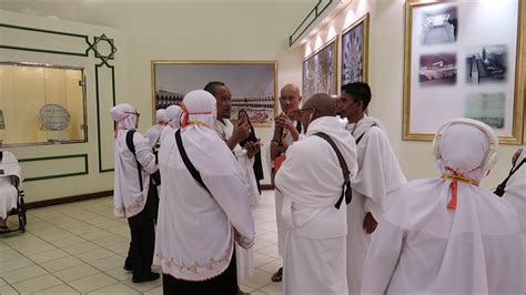 Sebenarnya saya telah mencari pakej umrah bersama syarikat tersebut , untuk hotel 80m dan bilik berdua harga nya ialah rm 9k plus. Package Umrah 2020 Singapore - YouTube
