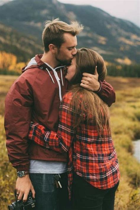 Top 10 Engagement Poses Cute Couples Hugging Engageme