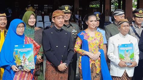 Foto Peringati Hari Bela Negara Gibran Tunjuk Atlet Difabel Peraih